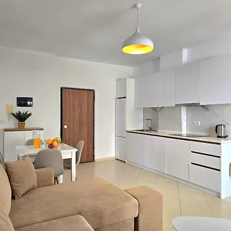 Qerret Happy 096 * Golem (Tirana)